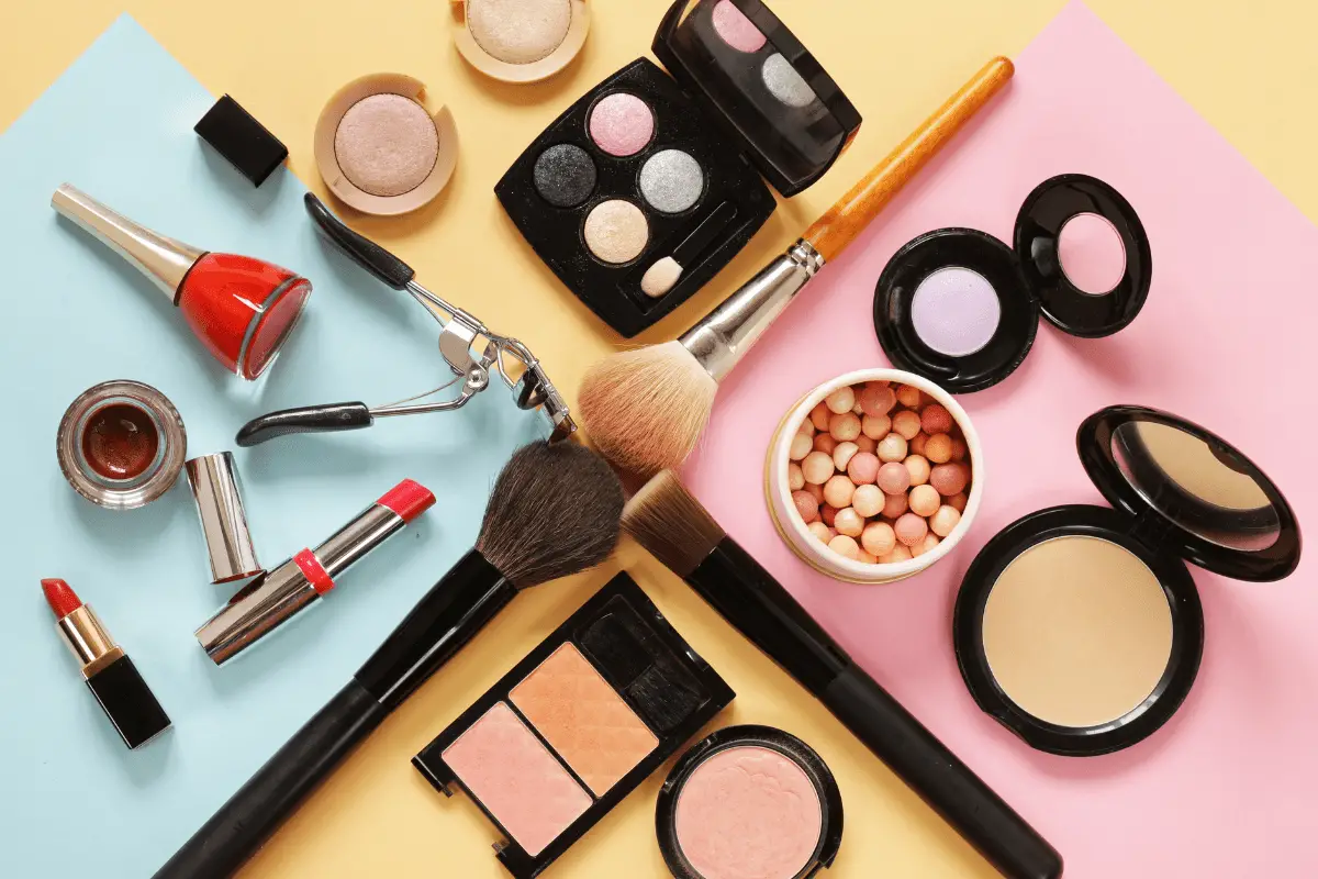 How to Pack MakeUp For Moving